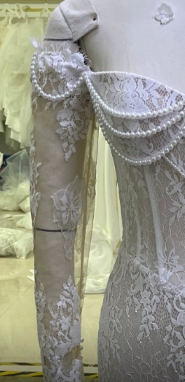 Lace wedding gown side detail